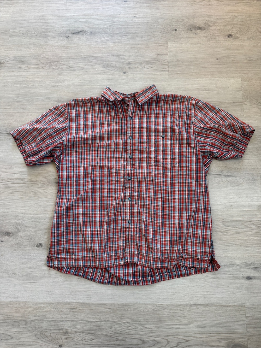 Vintage REI Men’s XL Red Blue Plaid Short Sleeve Button Down Shirt Distressed